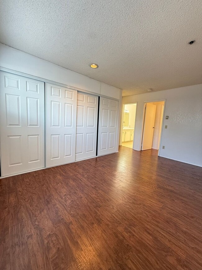 Building Photo - Beautifully maintained condo in the heart of Lynnwood!