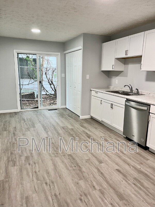 Building Photo - 3110 Voll Ln