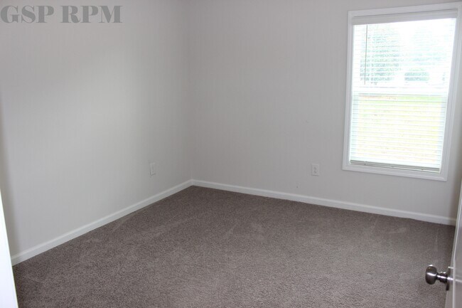 Building Photo - 17 Apricot Ln