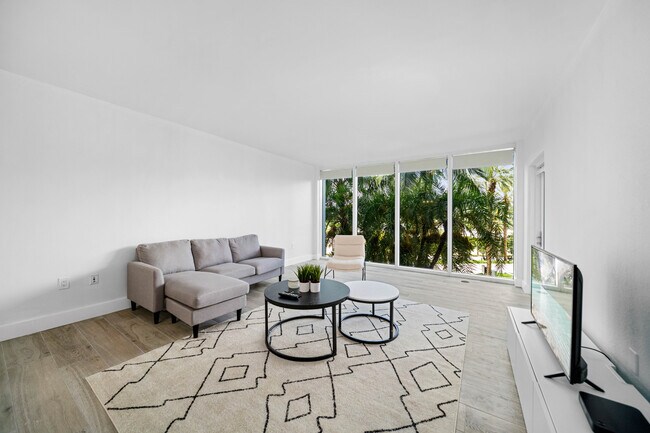 Building Photo - 10275 Collins Ave