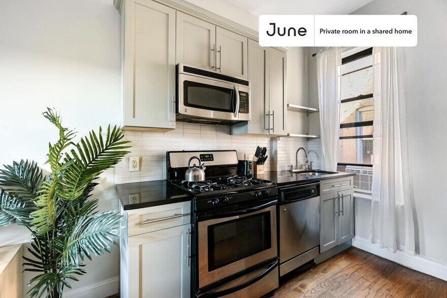 Primary Photo - Private bedroom in 4 bed/1 bath Home