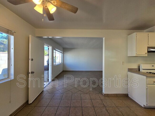 Building Photo - 2619 Mathews Ave