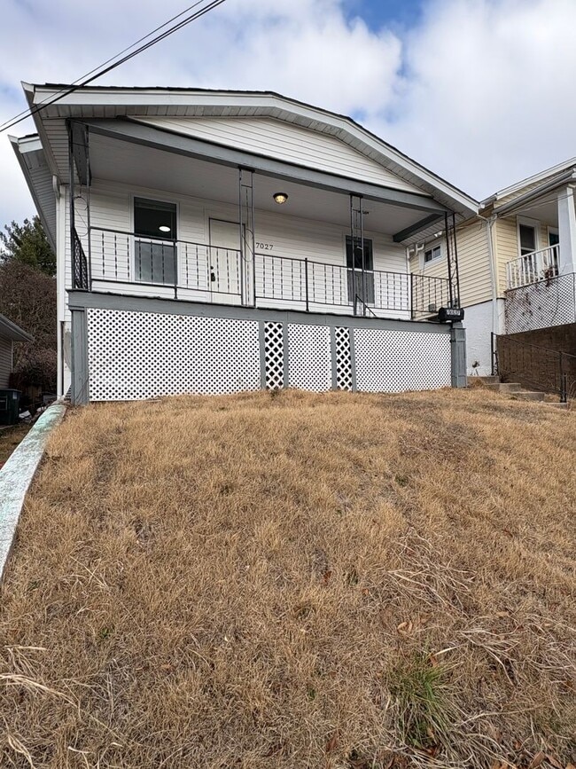 Building Photo - 2 bed, 1 bath home in the heart of Central St. Louis City, moments from Forest Park, Barnes Jewis...