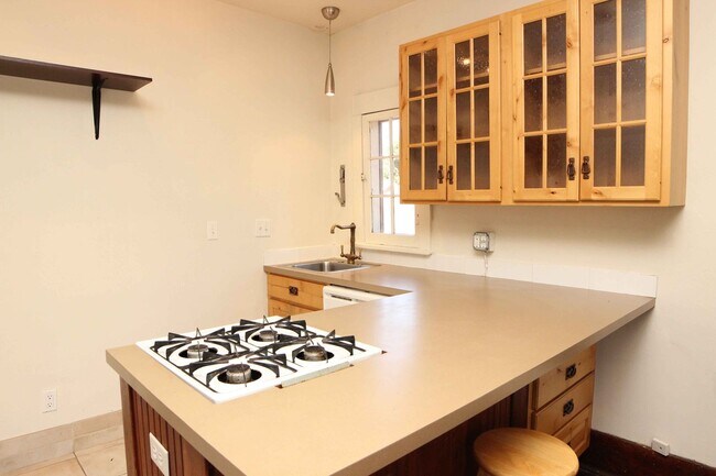 Building Photo - 637 Mathews St