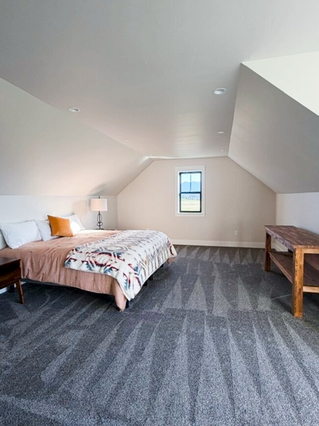 Building Photo - Luxury Modern Farmhouse on 2.5 Fenced Acres
