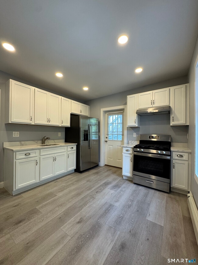Building Photo - 40 Clarks Hill Ave