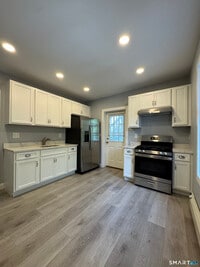 Building Photo - 40 Clarks Hill Ave