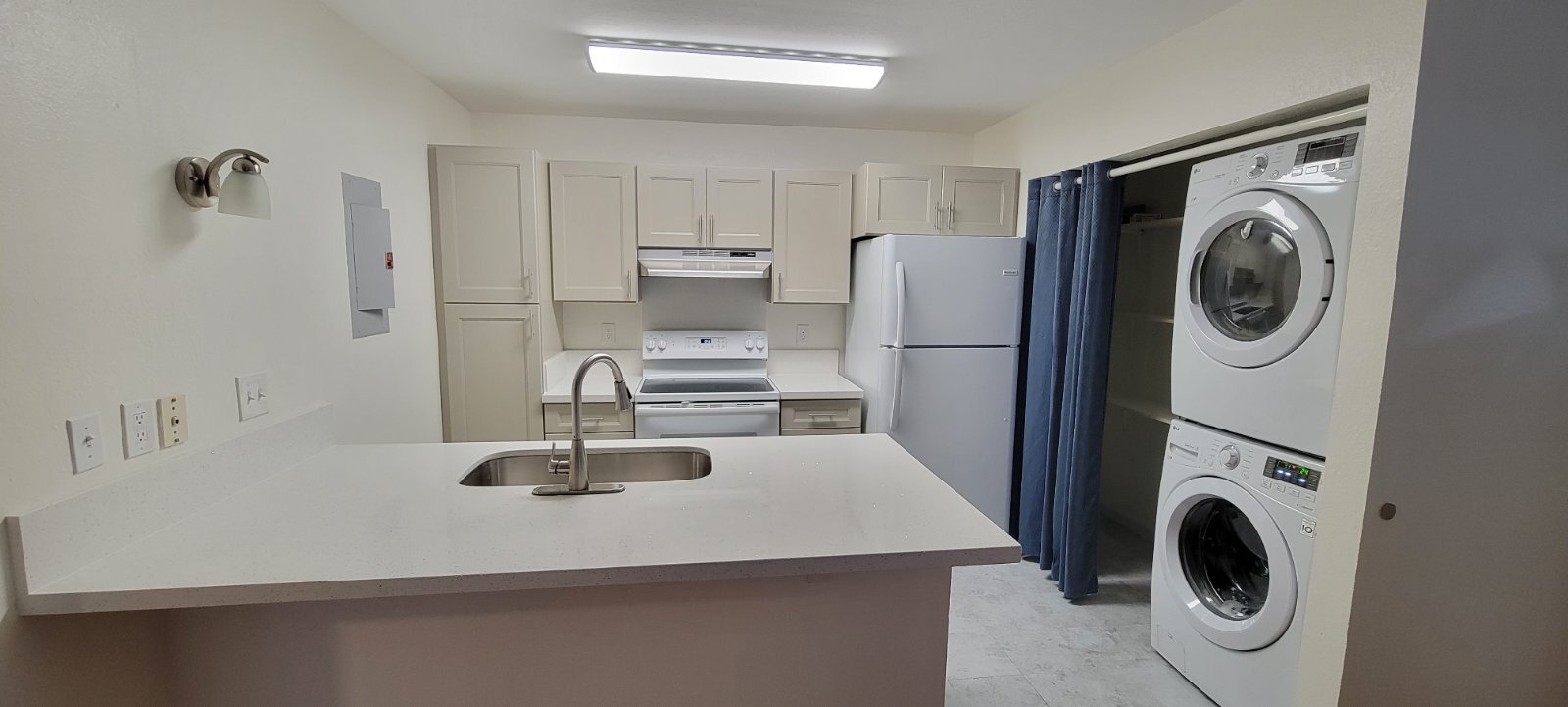 Building Photo - 383 Mananai Pl