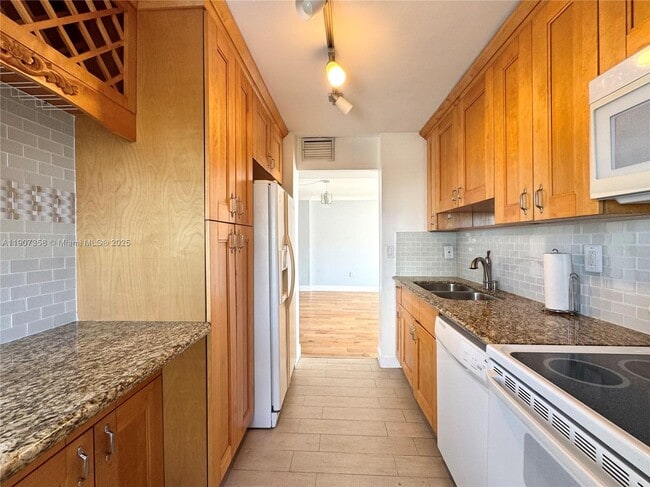 Building Photo - 1300 Alton Rd