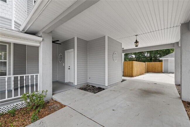 Building Photo - 1628 SE 29th Terrace