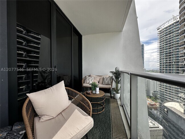 Building Photo - 1010 Brickell Ave