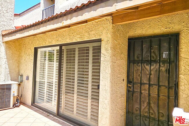 Building Photo - 18130 Oxnard St