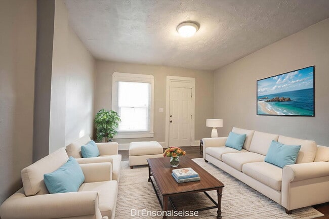 Building Photo - Charming 2-Bedroom Duplex in Indianapolis ...