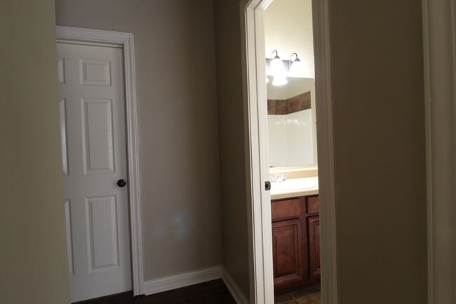 Building Photo - designed for comfort : 3 Bedroom 2 Bath