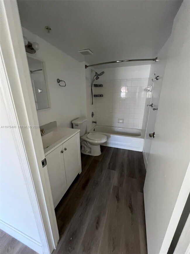 Building Photo - 440 S Park Rd