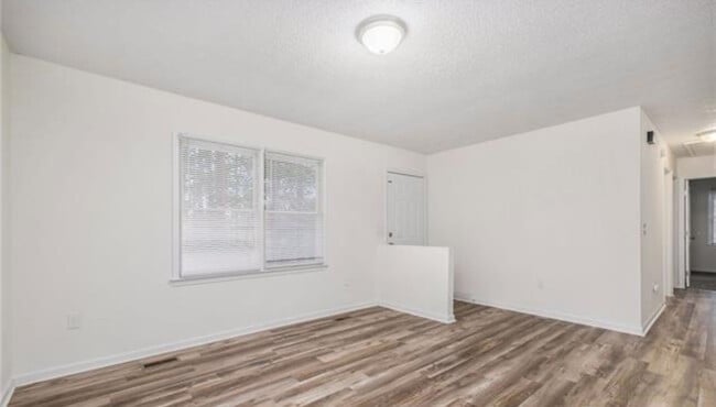 Building Photo - 1816 Azalea Ave