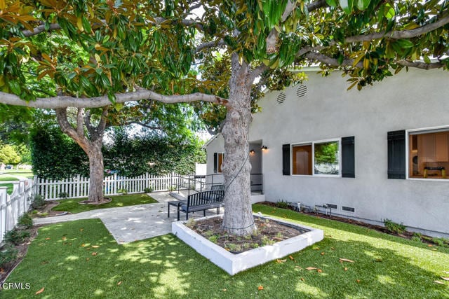 Building Photo - 630 N Niagara St