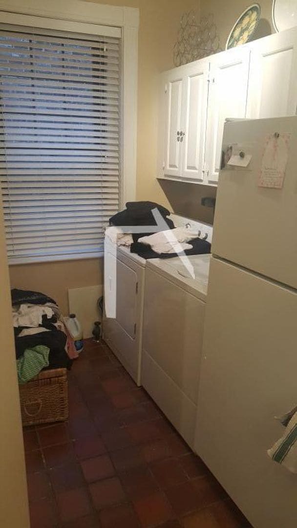 Building Photo - HOT ALLSTON LISTING!!!!