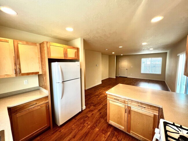 Building Photo - 796 NE Copperleaf Loop