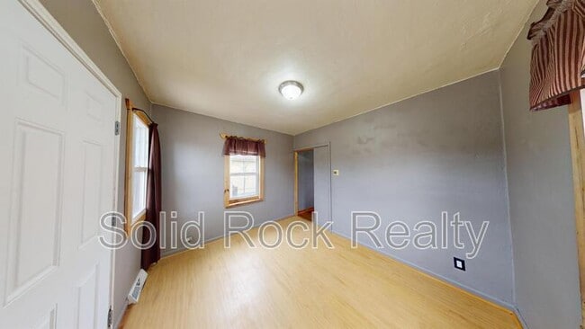 Building Photo - 806 E Mesa Ave
