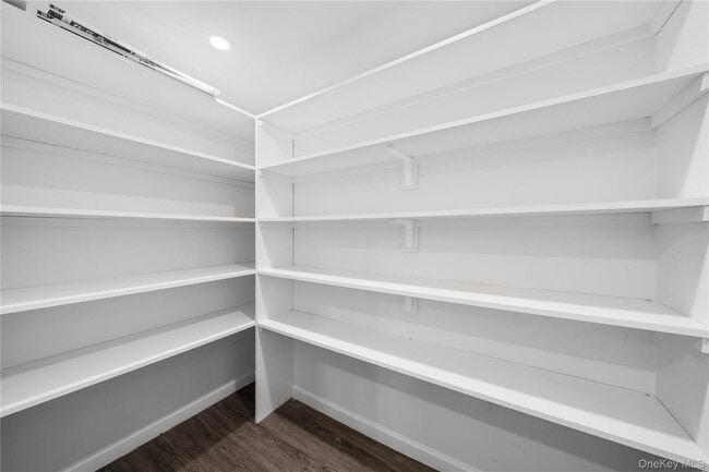 Building Photo - 68-21 Cloverdale Ln