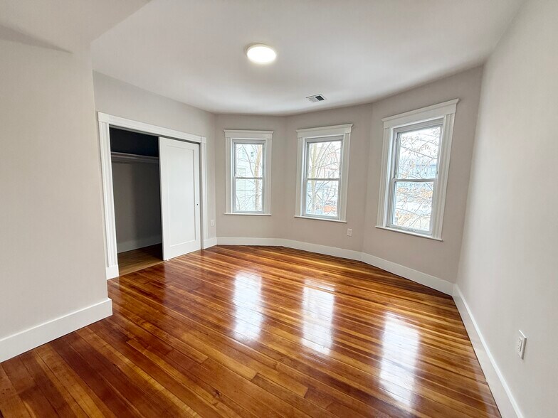 Building Photo - 32 Raven St