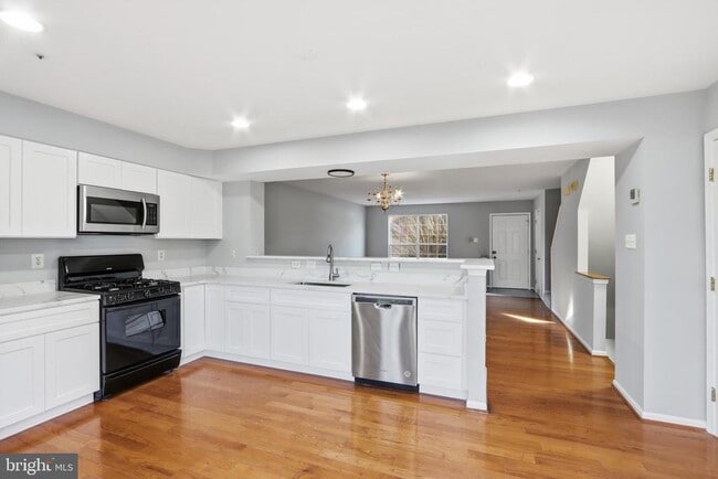 Building Photo - 6174 Silver Arrows Way