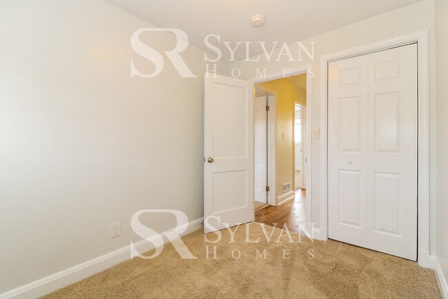 Building Photo - Prepare to fall in love with this 3 bedroo...