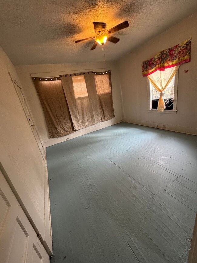 Building Photo - 1 Bedroom unit in Highland Duplex