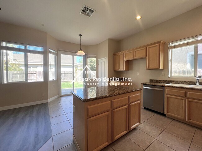 Building Photo - Very Nice 3bd/2ba Elk Grove Home with 2 Car Garage
