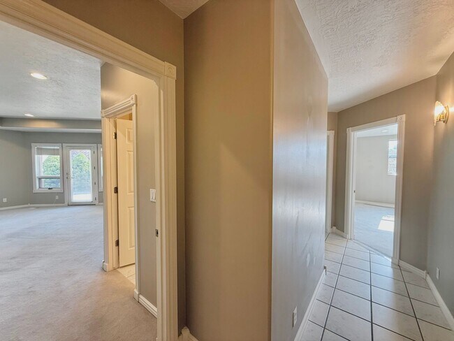 Building Photo - Garden Level in Luxury Home Available Now