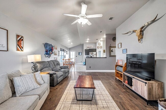 Building Photo - 705 E 95th St