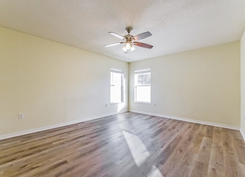 Building Photo - 7172 Summit Dr