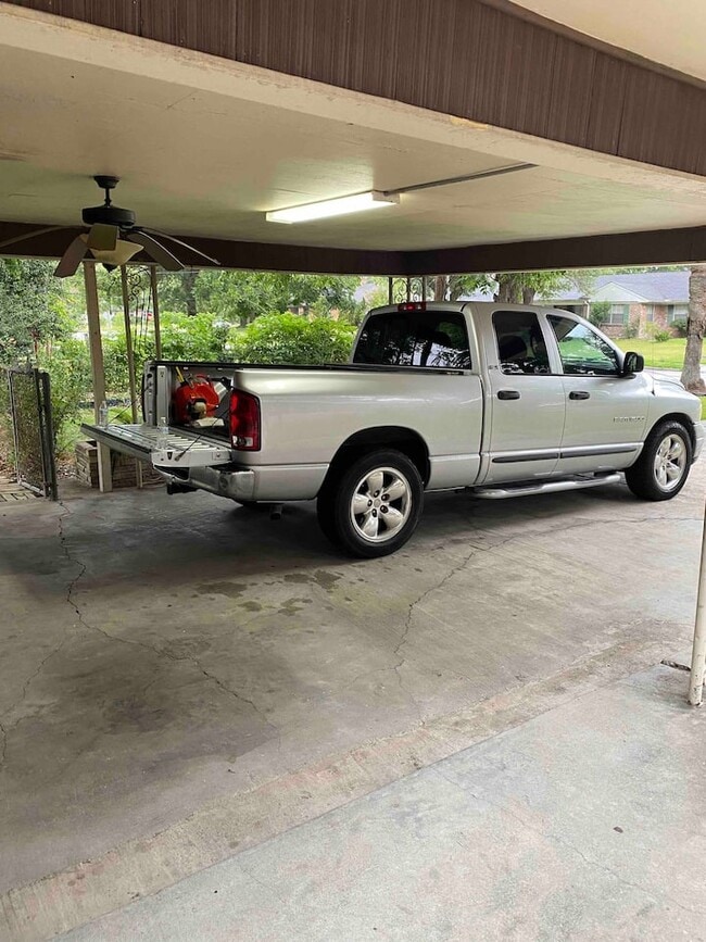 Building Photo - 7951 Pecan Villas Dr