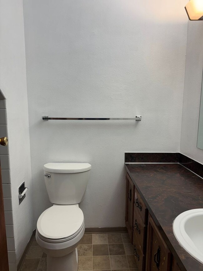 Building Photo - 925 Gellatly St