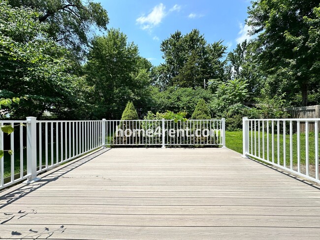 Building Photo - Super Cute Ranch-Style Home with a Fenced ...