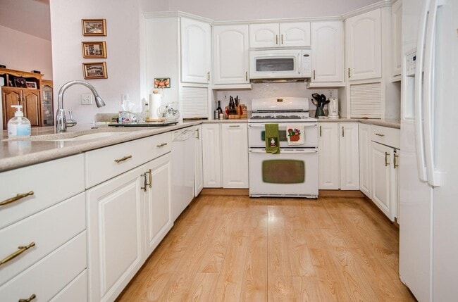 Building Photo - Sycamore Ranch 3 bedroom 2 bath FOR RENT