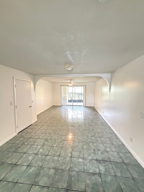 Building Photo - 519 E San Sebastian Ct