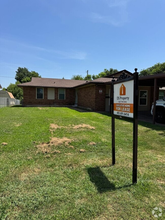 Building Photo - Completely remodeled 3 bed 1 & 1/2 bath ho...