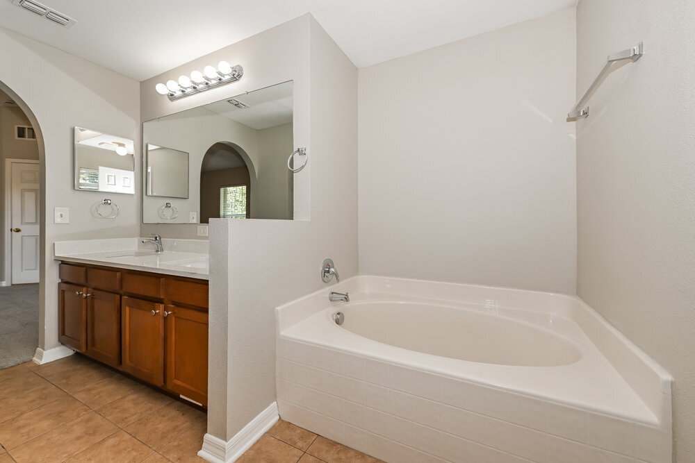 Building Photo - 9341 Thunderbolt Dr