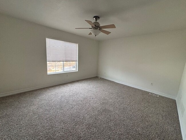 Building Photo - 4 Bedroom 3.5 Bath Townhouse Near Dell Ran...