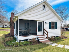 Building Photo - 12 Seneca Dr