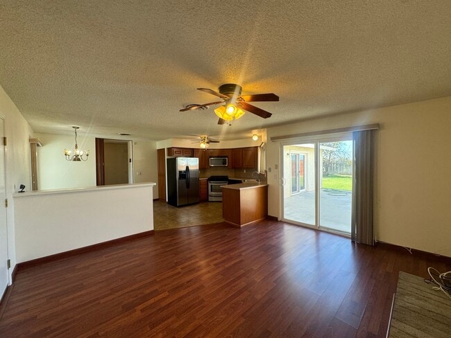 Building Photo - Southwest 4 bedroom with Solar