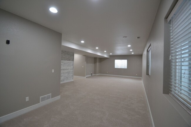 Building Photo - Ranch Style with Finished Basement with A/C