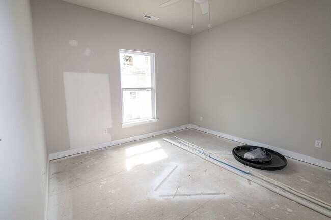 Building Photo - Brand New Construction on East Campus!