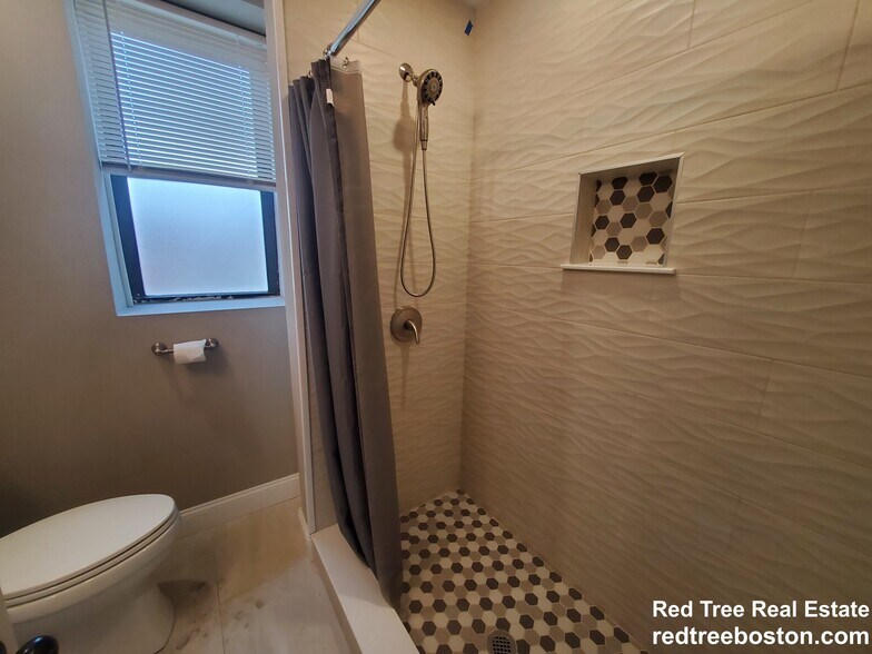 Building Photo - 1914 Beacon St