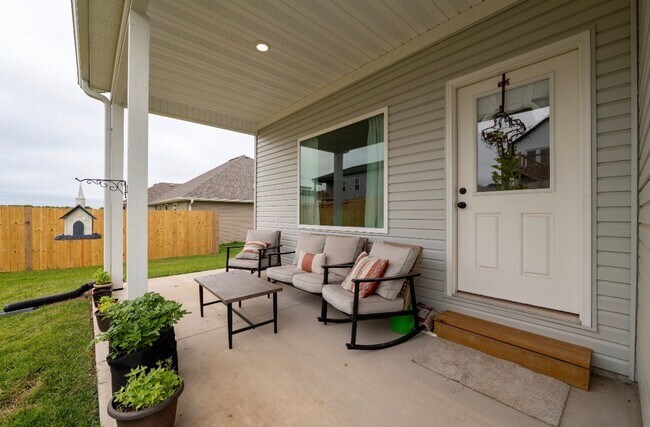Building Photo - NEW LUXURY 4 BEDROOM 3 CAR GARAGE HOME IN OZARK MO! AVAILABLE 7/01/2026