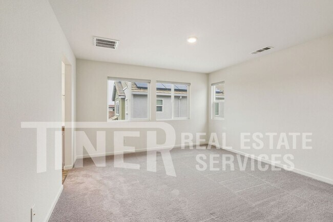 Building Photo - 3867 Roseparke Way