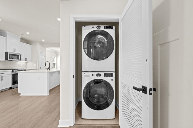 Building Photo - 2600 Elowen Ln