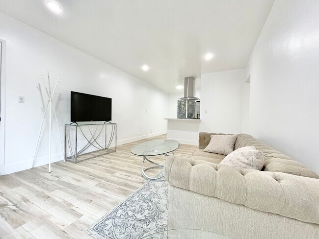 Building Photo - 634 Flower Ave Venice, CA 90291